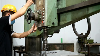 Radial drilling machine